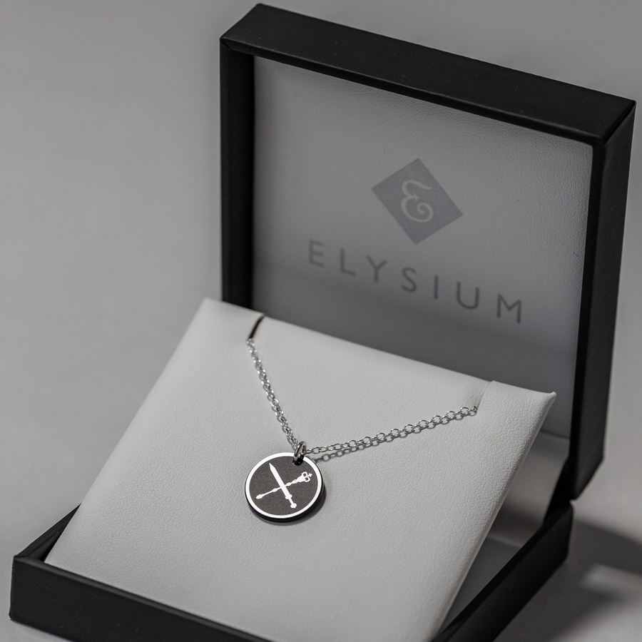 Ventrue Clan - Elysium Textured Pendant - Freestanding Collection - Precious Metals